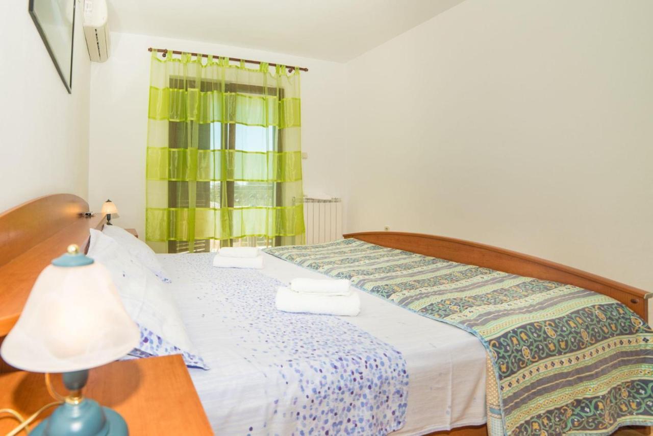 Rooms Glavan 63 ロヴィニ エクステリア 写真