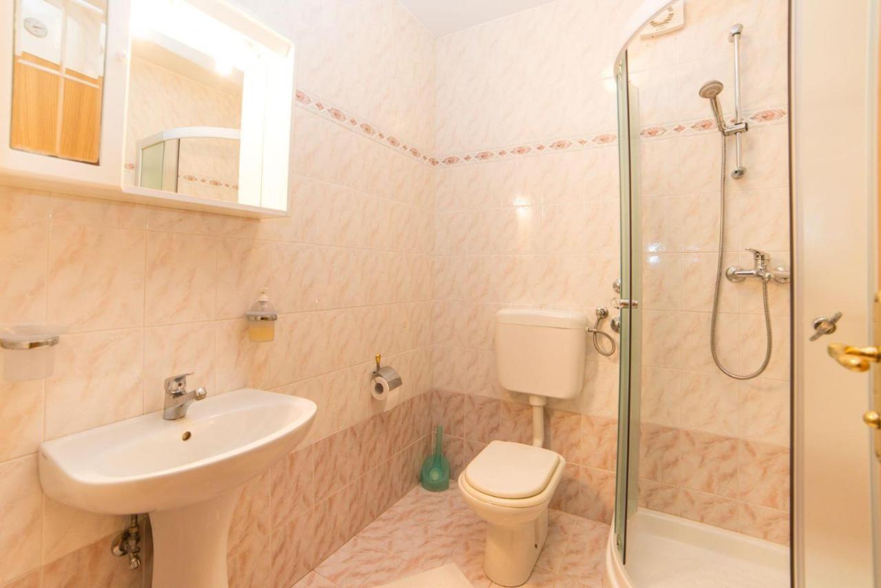 Rooms Glavan 63 ロヴィニ エクステリア 写真