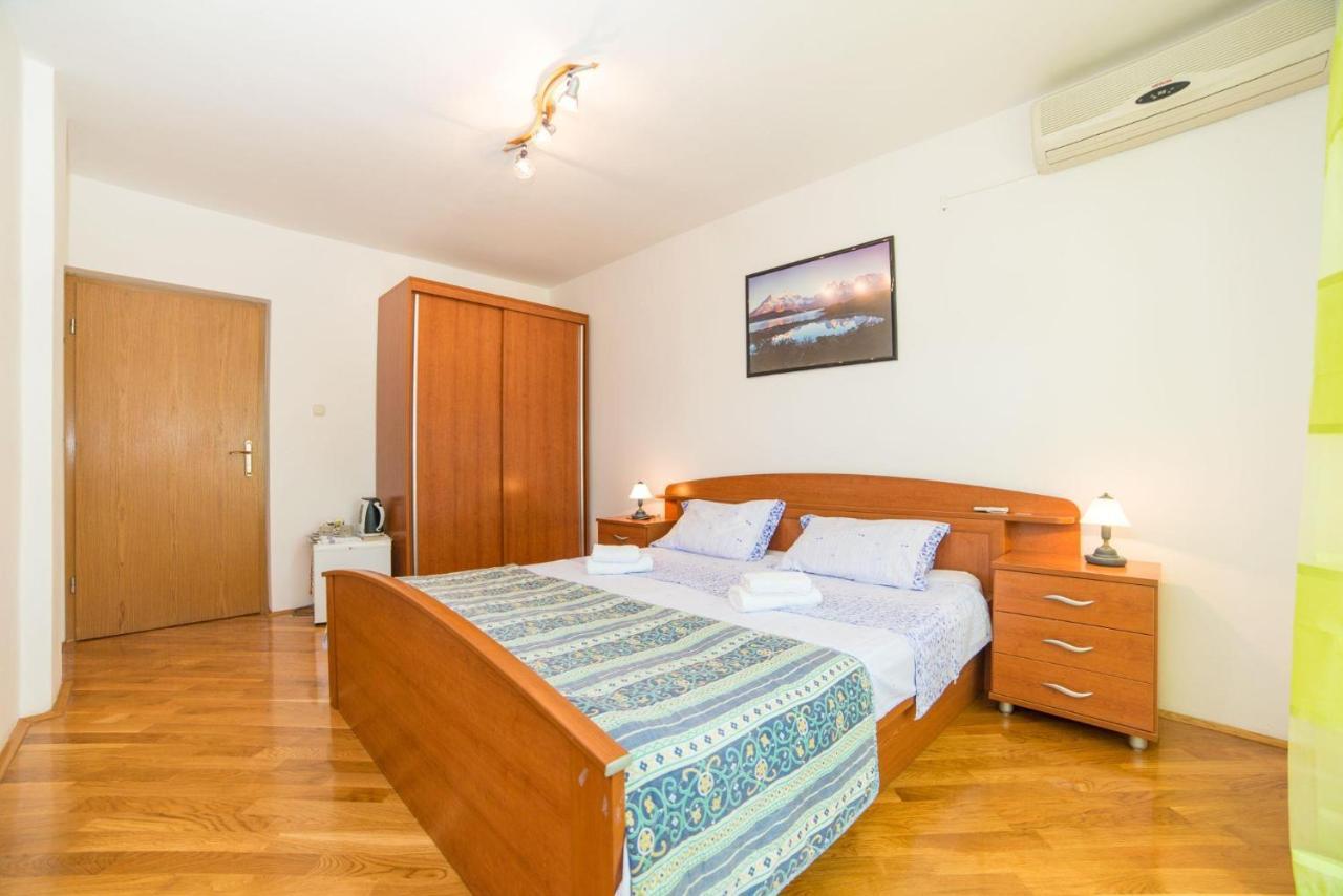 Rooms Glavan 63 ロヴィニ エクステリア 写真