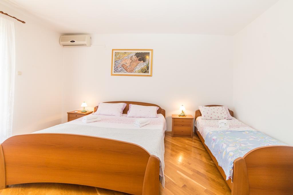 Rooms Glavan 63 ロヴィニ エクステリア 写真